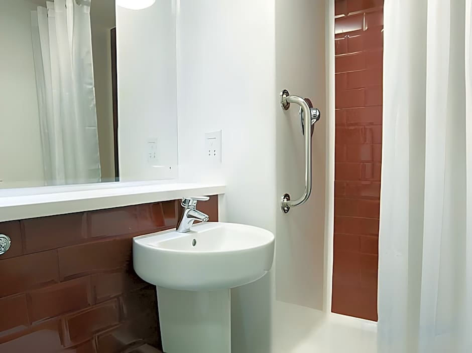 Travelodge Birmingham Airport