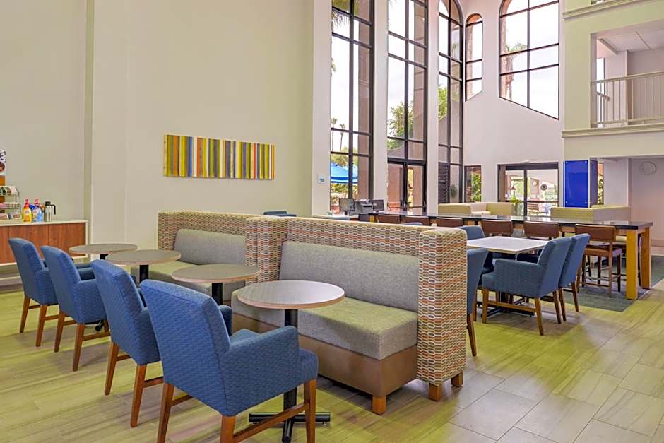 Holiday Inn Express Palm Desert By IHG