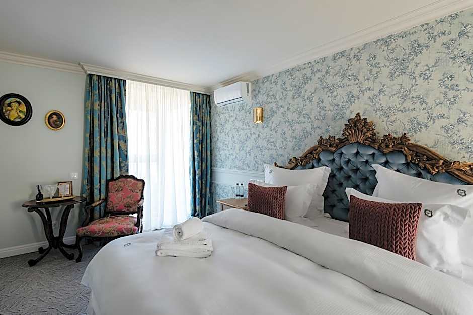 Ateneea Luxury Rooms