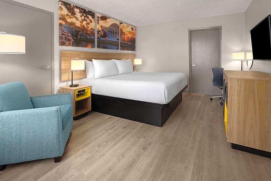 Days Inn by Wyndham Frederick