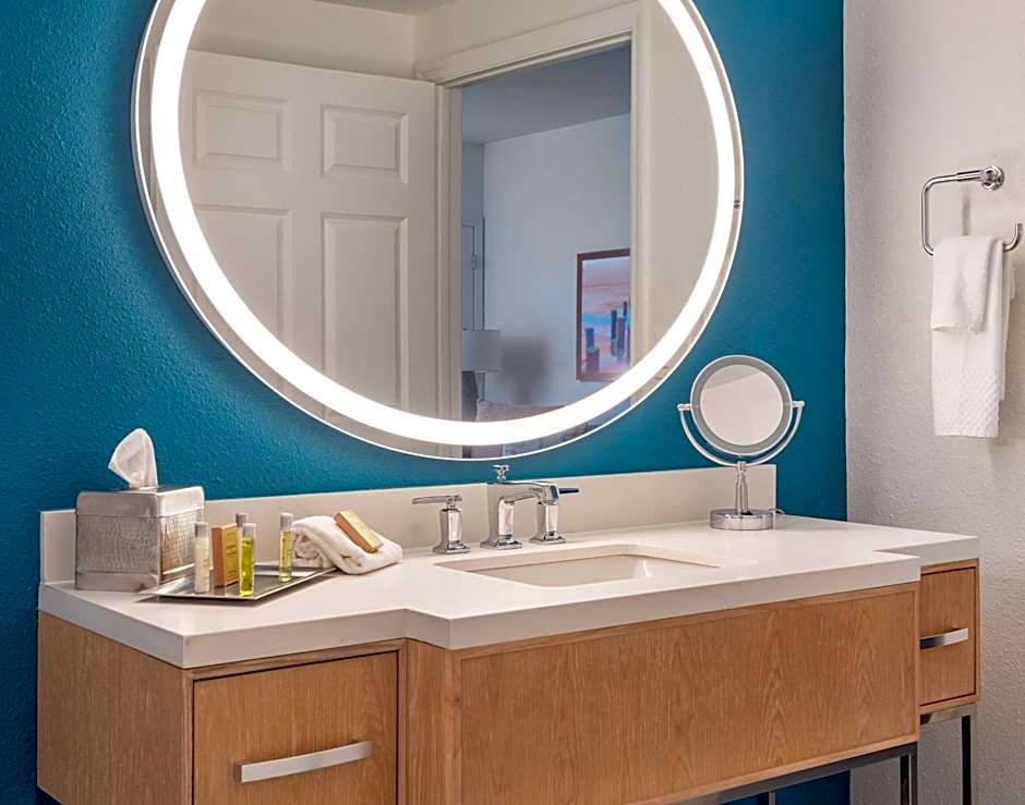 DoubleTree Suites By Hilton Naples