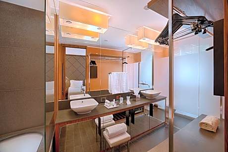 Deluxe Double or Twin Room with View