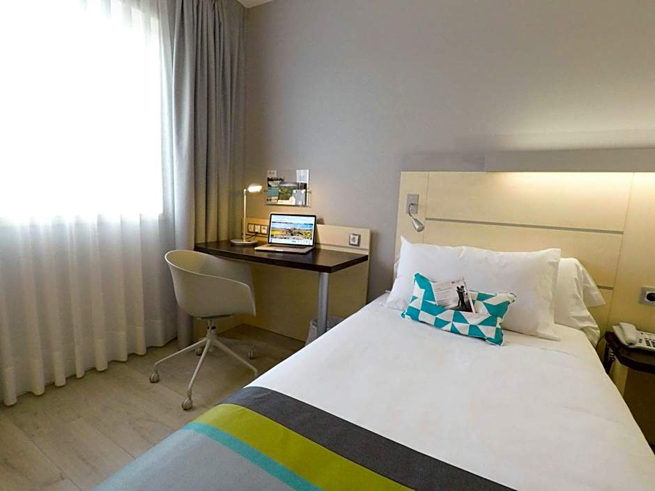 Photo 1 of 9 of Standard 2 Twin Beds