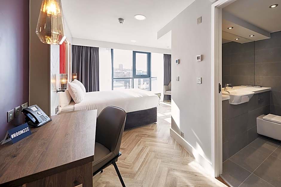 Roomzzz Newcastle City