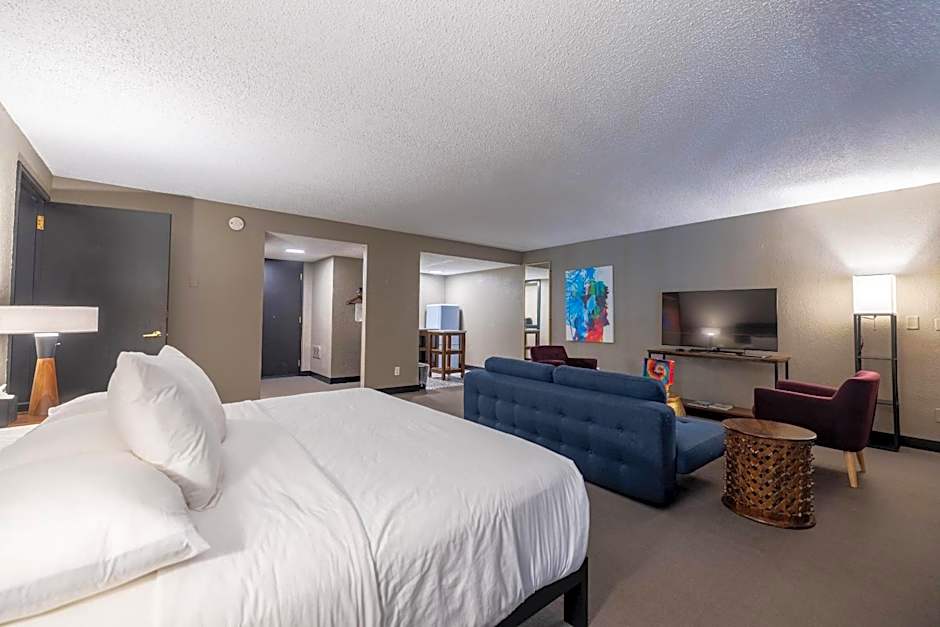 The Highlander Hotel Iowa City, an Ascend Collection Hotel