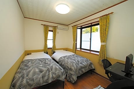 Twin Room with Shared Bathroom - Annex