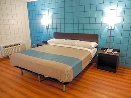 King Room with Spa Bath - Non-Smoking