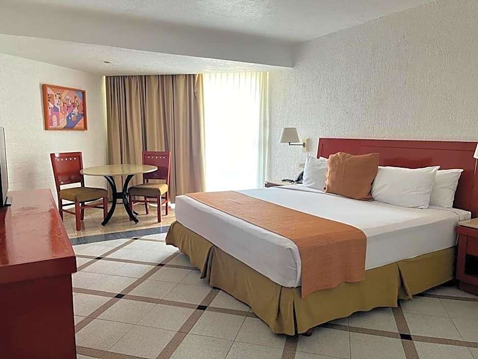 Photo 1 of 4 of Premier, Ocean front