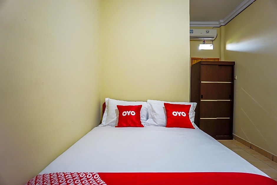 OYO 1720 A2b Residence