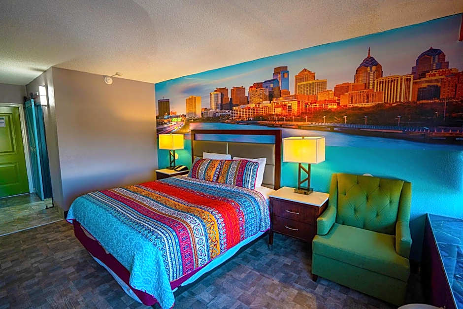 Photo 1 of 8 of Deluxe 1 King Bed