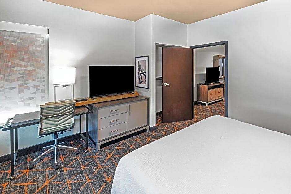 Holiday Inn Hotel & Suites Tulsa South