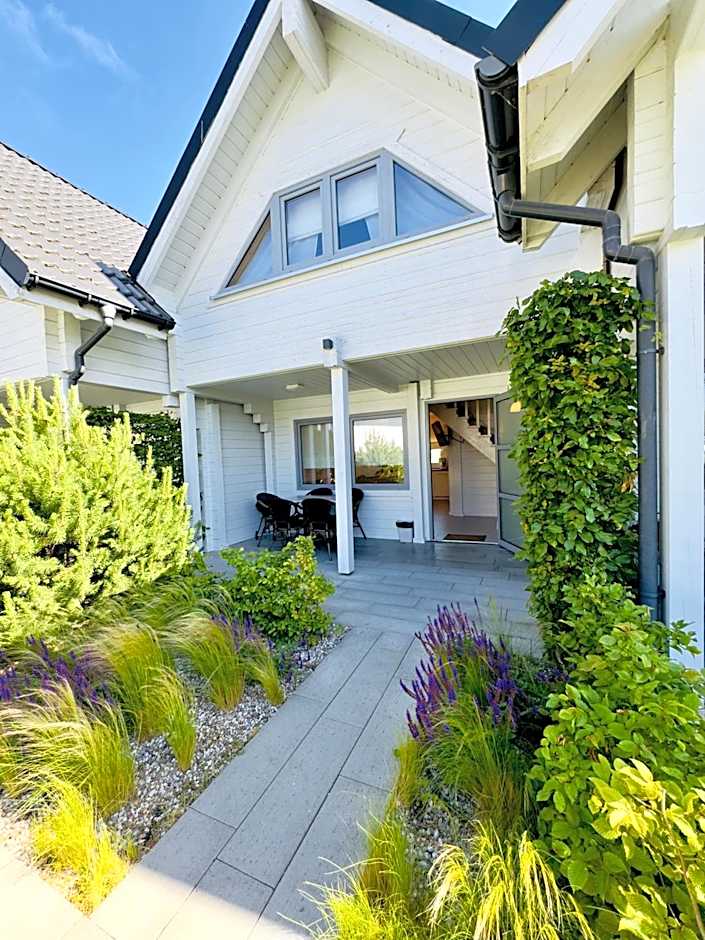 Biale Domki Paula Rewal - Domki z klimatyzacja, w obiekcie Jacuzzi i darmowe Wifi!