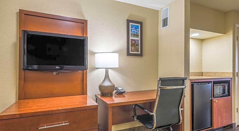 Comfort Inn & Suites Dayton North
