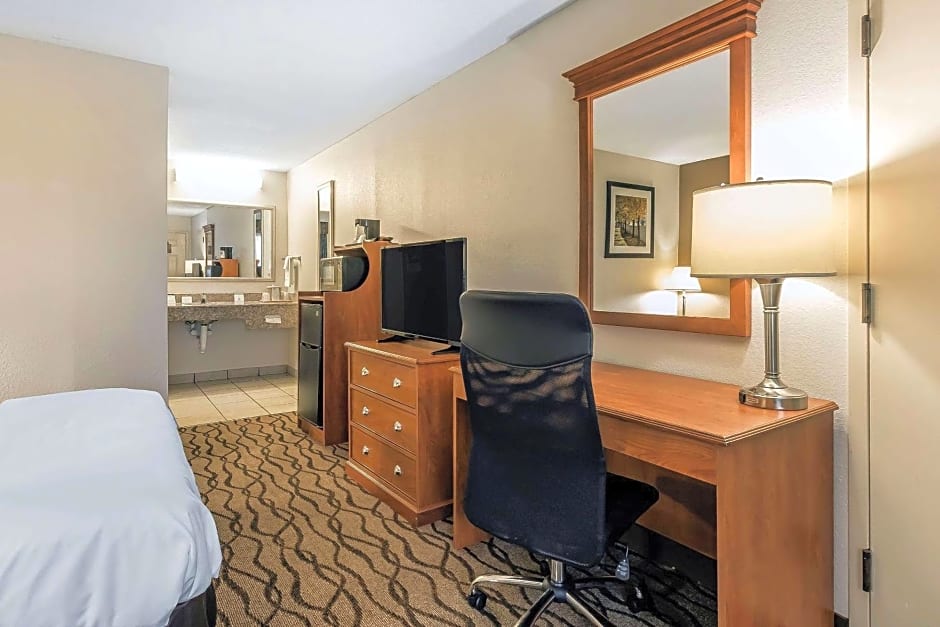 Quality Inn Charleston I-57