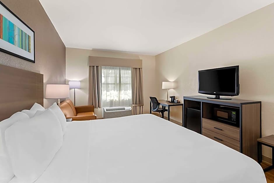 Quality Inn Fayetteville Near Historic Downtown Square