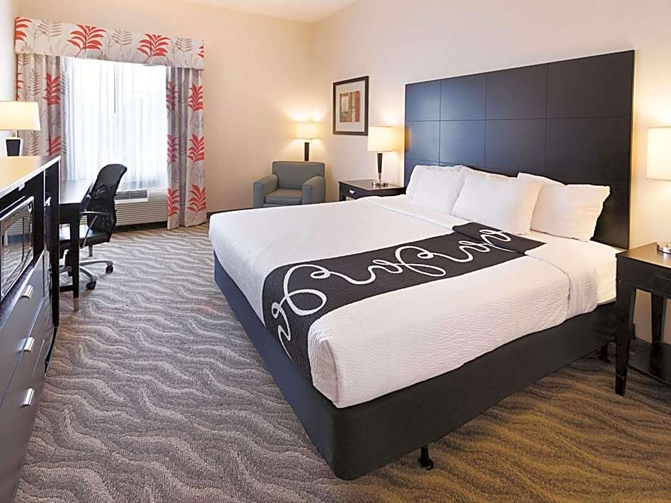 Photo 1 of 3 of 1 King Bed, Hearing/Mobility Accessible, Bathtub