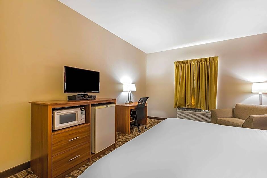 Quality Inn & Suites Chesterfield Village