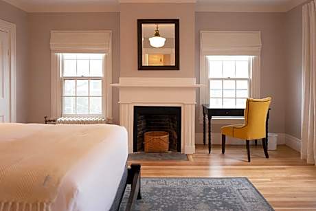 Queen Room with Garden View