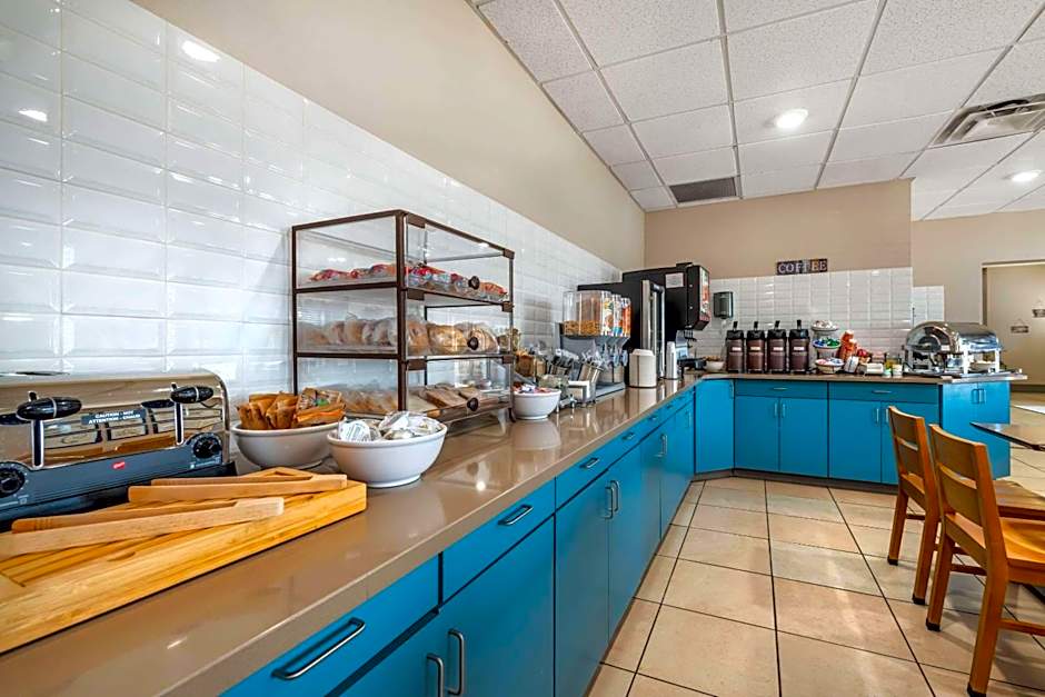 Country Inn & Suites by Radisson, Watertown, SD