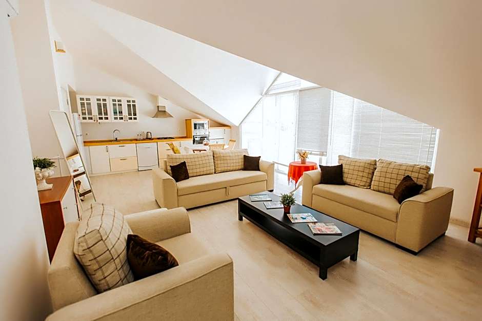 Dedeminn Marina Hotel