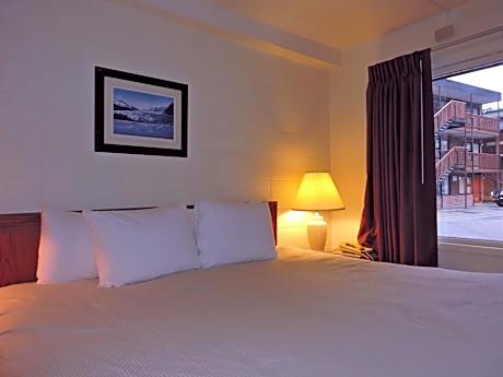 The Driftwood Lodge