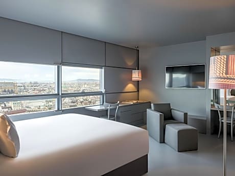 SO Lofty with St.Stephen's Cathedral View