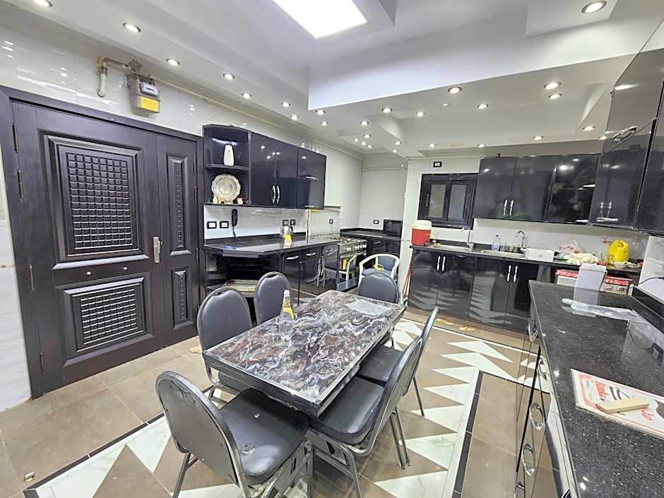 شقة فاخرة وفيو خرافى فى maadi