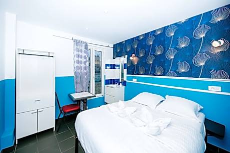 Standard Double Room with Shared Bathroom