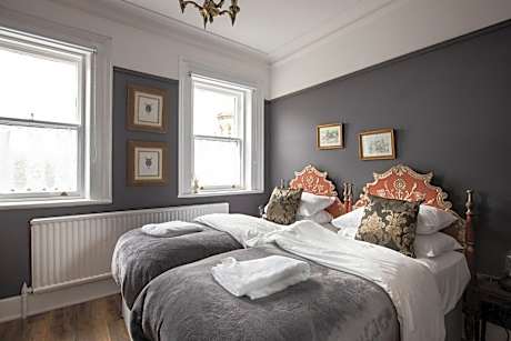 Twin Room with Private Bathroom