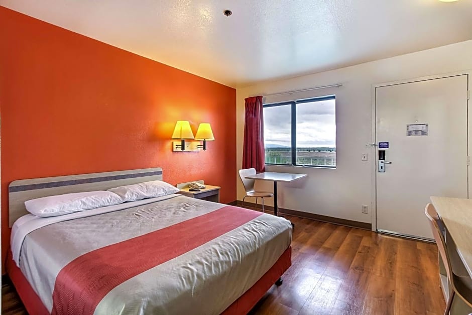 Motel 6-Salinas, CA - South - Monterey Area