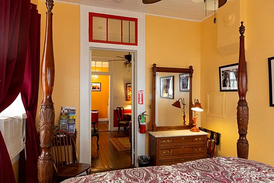The Blue60 Marigny Inn