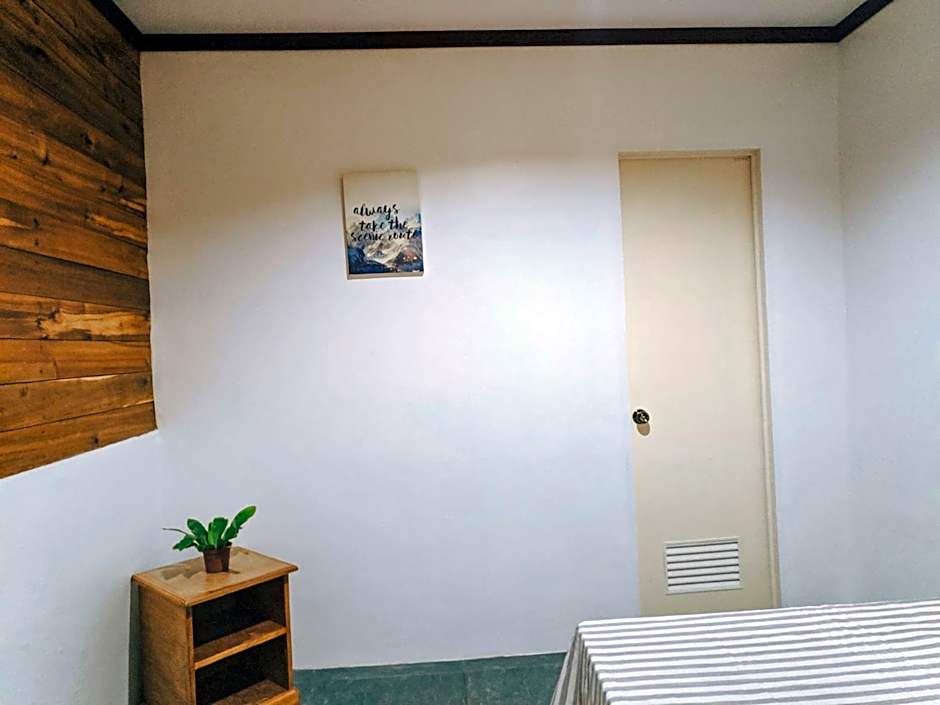 NoBi's Inn, Port Barton