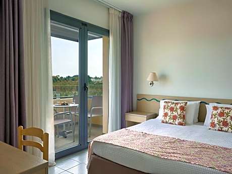 One Bedroom Superior Family Room Sea View