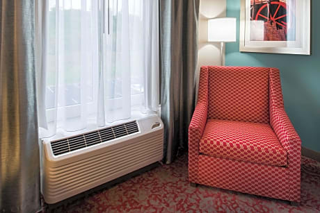 1 King Hearing Accessible Room