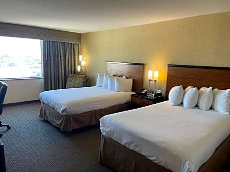 Quadruple Room with Two Queen Beds - Non Smoking