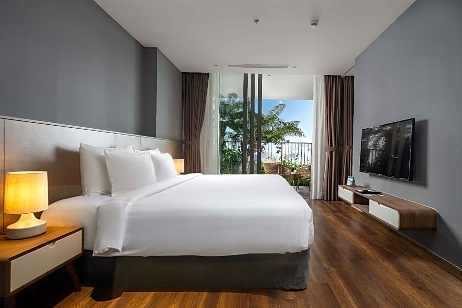 Flamingo Cat Ba Beach Resort