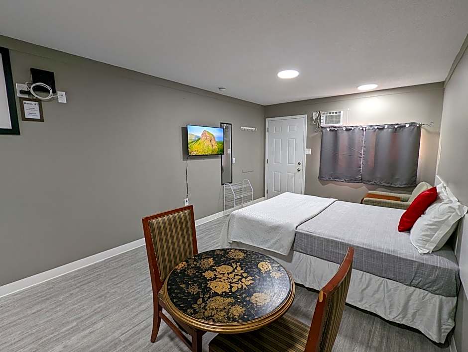 Riverside Motel & Suites