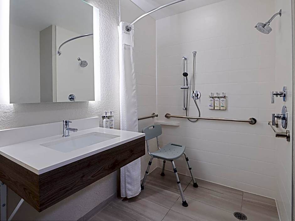 Holiday Inn Express & Suites Lakeland North - I-4 By IHG