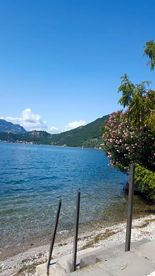 L'Oleandro sul Lago d'Iseo B&B