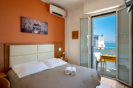 Double or Twin Room with Sea View