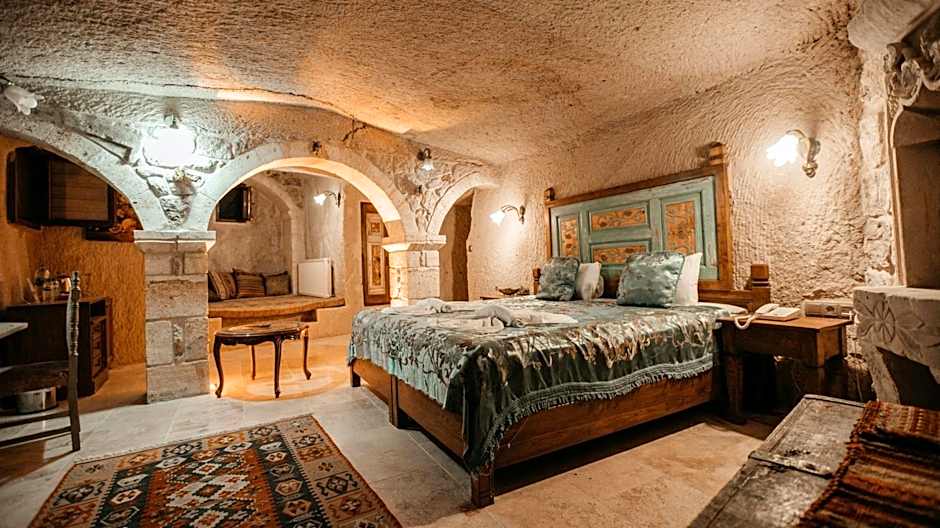 Serenus Cave Suites