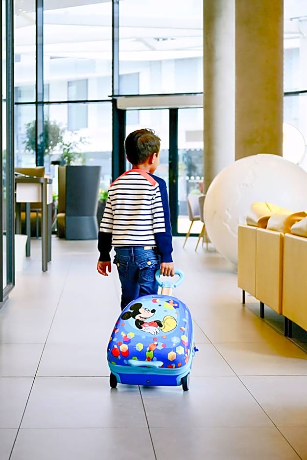 Radisson Blu CDG Airport Terminal Hotel, Paris