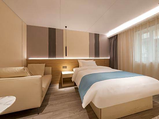 V8 Hotel (Guangzhou Xicun subway station store)