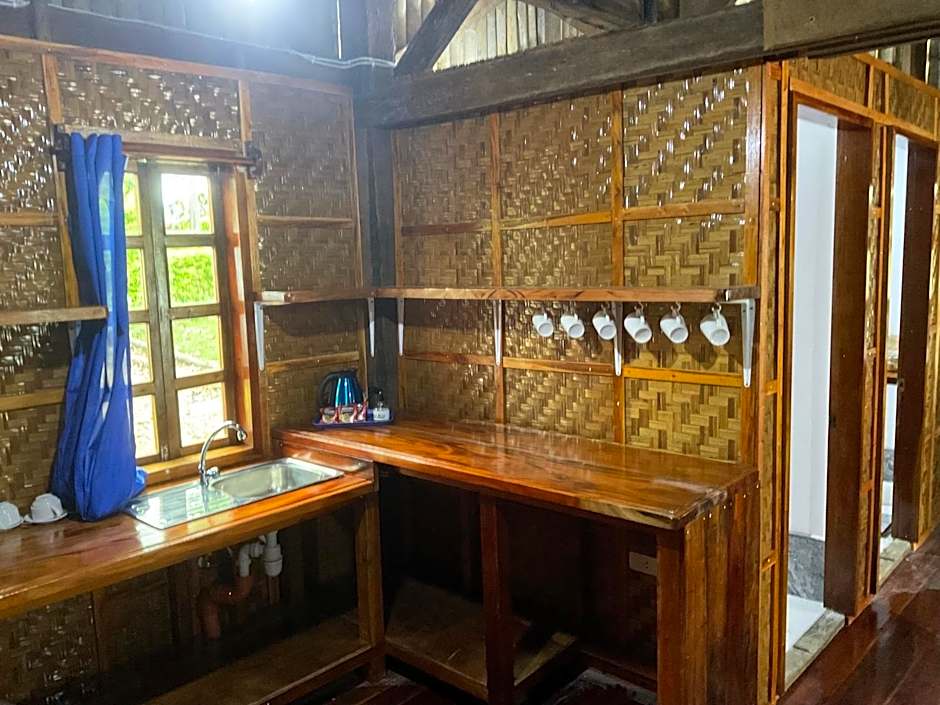 Photo 1 of 6 of Bungalow, Beachfront