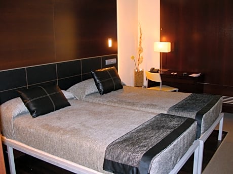 Double or twin standard