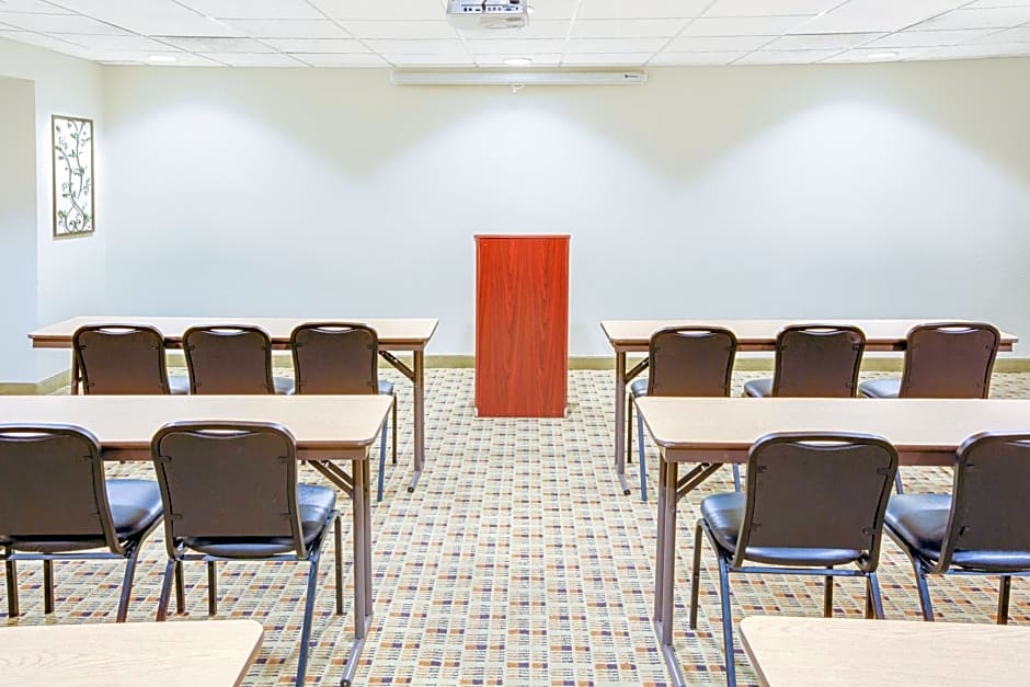 Microtel Inn & Suites by Wyndham Saraland