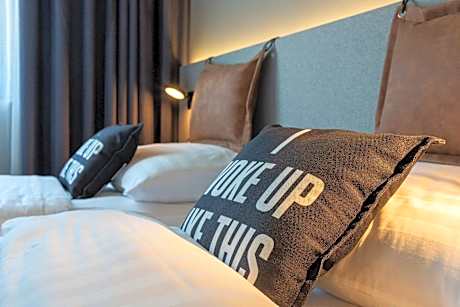 King Bed, Guest room, King, Mountain view