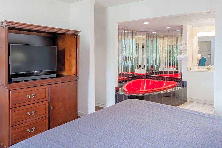 Howard Johnson by Wyndham Niagara Falls