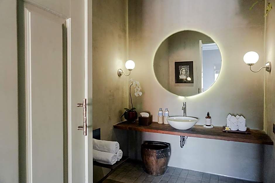 Studio O - Luxurious Duplex Studios Walk to Beach