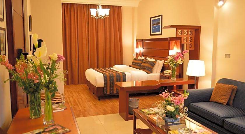 Comfort Hotel Suites